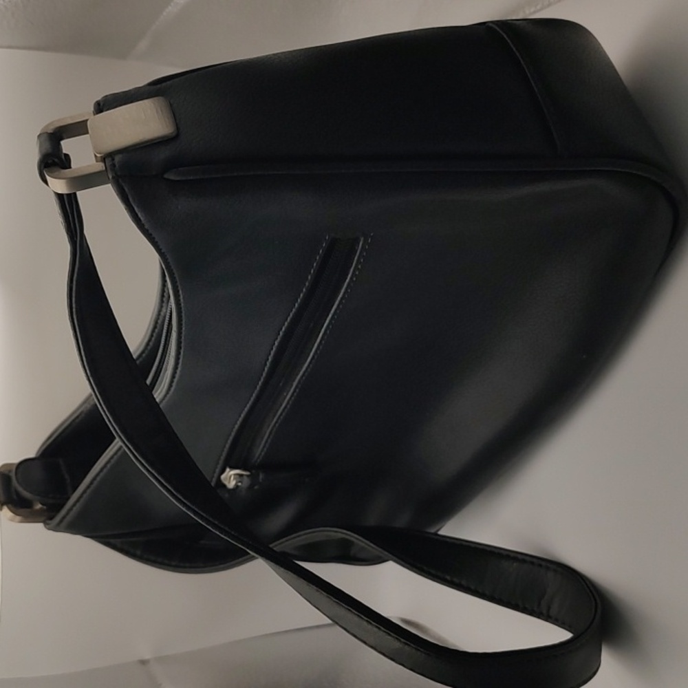 Liz Claiborne Black Shoulder Bag Sleek Minimalist Design - Picture 16 of 16